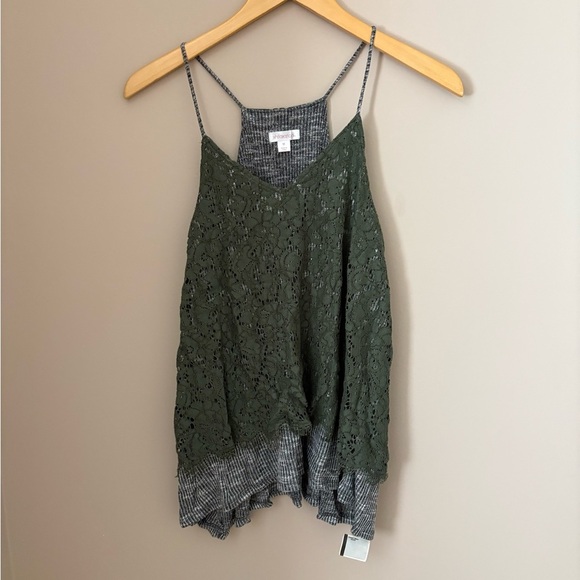 Xhilaration Green Asymmetrical Sleeveless Tank Top size Medium NWTs - Picture 1 of 3